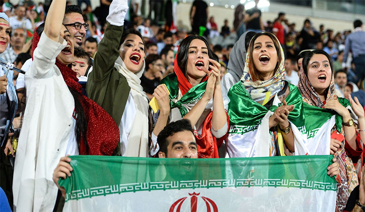 المشجعات الإيرانيات