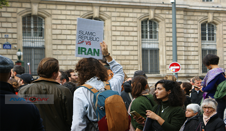 تشهد إيران موجة احتجاجات في الداخل والخارج