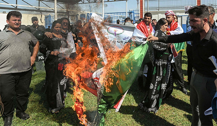 كورد إيران يتظاهرون أمام مقر الأمم المتحدة في اربيل