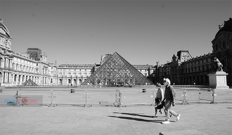 متحف اللوفر الفرنسية، أثناء الوباء عام 2020 (أرشيف)