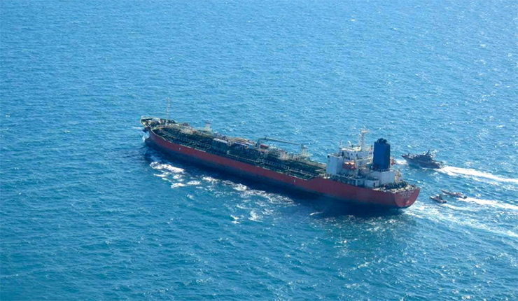 سفينة تحمل نفط إيراني