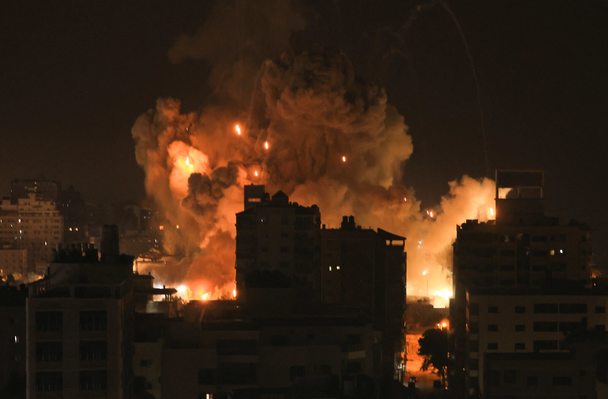 ارتش اسرائیل محل اختفای اعضای جهاد اسلام را در مرکز و جنوب غزه بشدت بمباران کرد