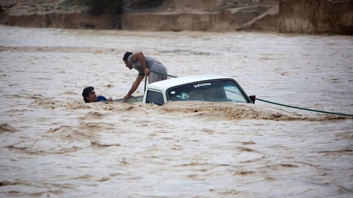 ناکارآمدی حکومت ١٠ کشته و مفقودی را در سیلاب مشهد بر جای گذاشت