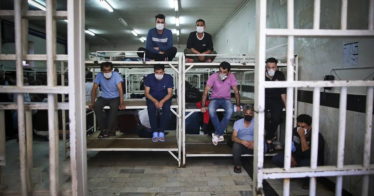 Widespread Food Poisoning of Prisoners in Sheiban Prison, Ahvaz, Caused by Rotten Food