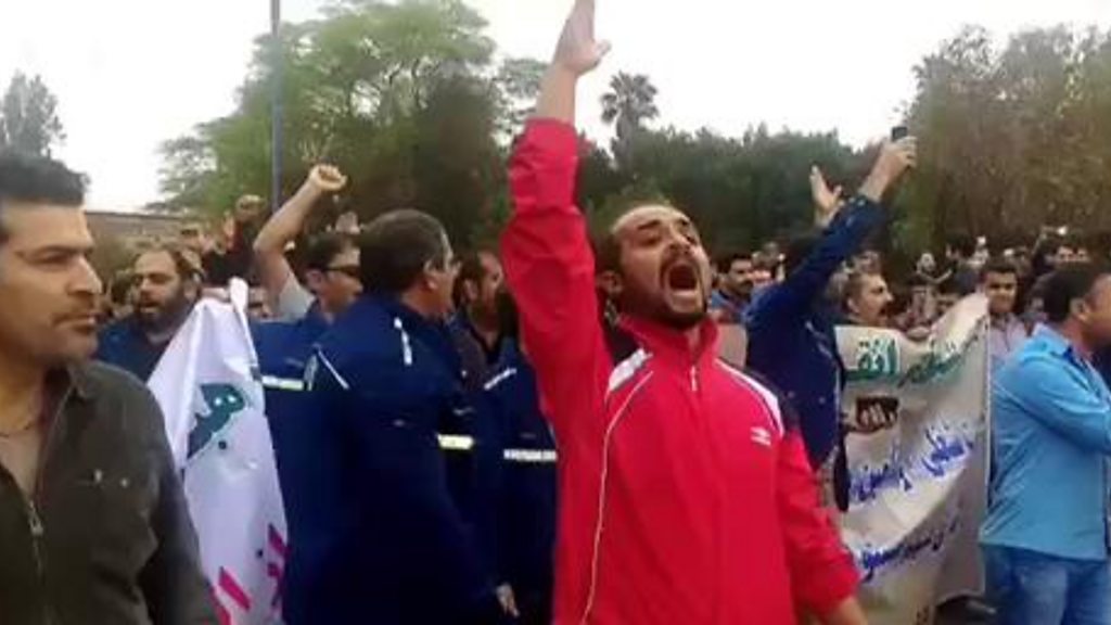 کارگران فولاد اهوازهمچنان به اعتراضات خود ادامه میدهند