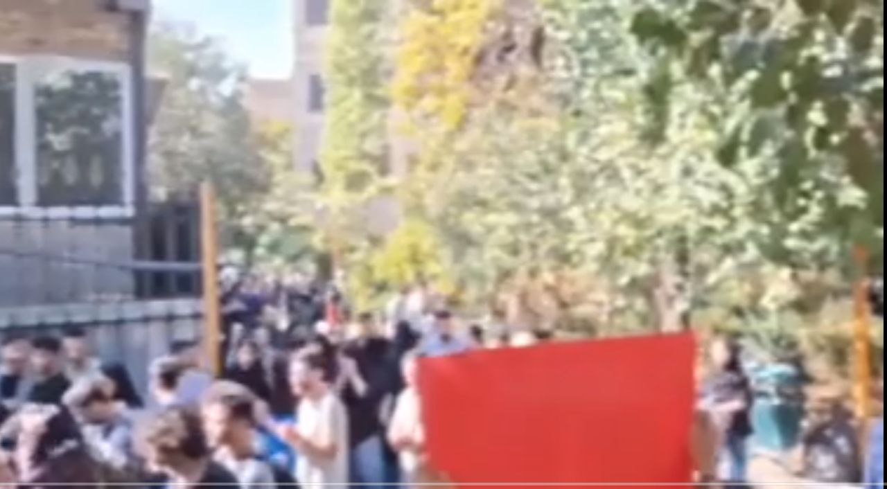 دانشجویان خواجه نصیر تجمع اعتراضی برگزار کردند