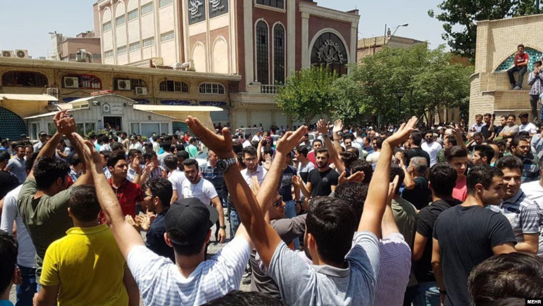 "آخوند باید گم بشه" شعار اصلی بازاریان معترض تهران است