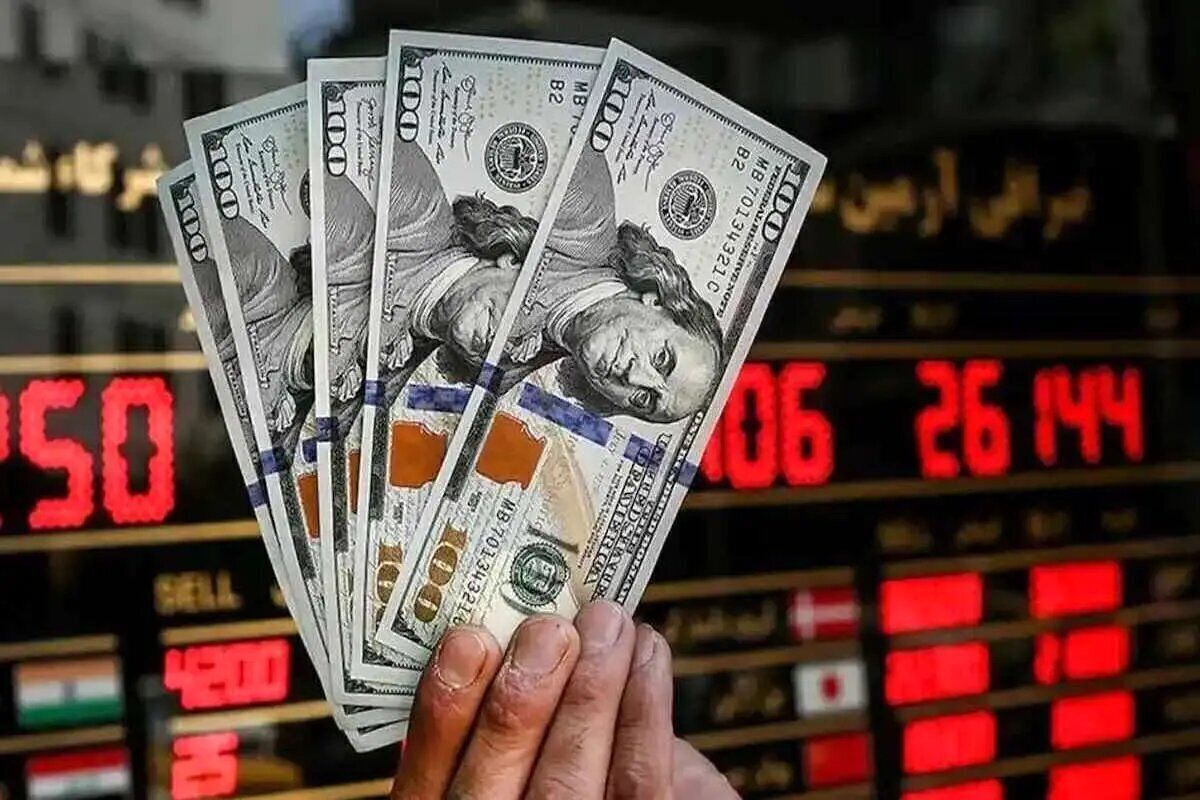 دلار به مرز ١٣٠ هزار تومان رسید