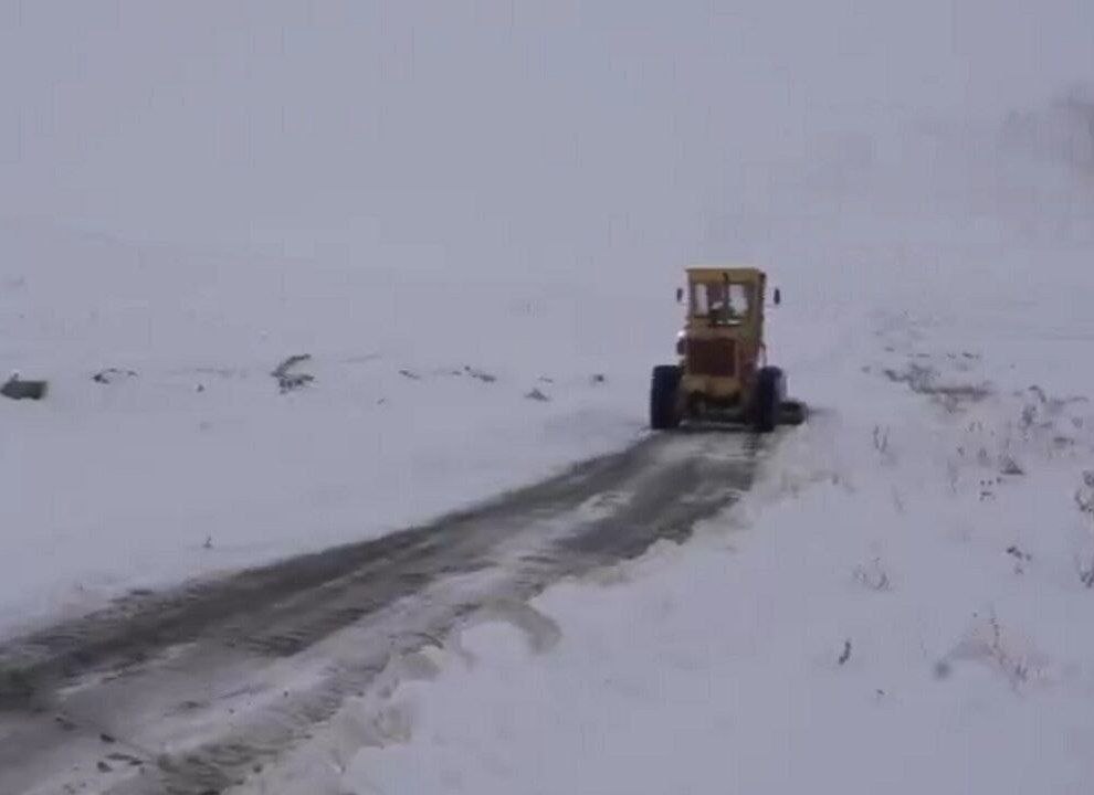 بەفر ڕێگەی 272 گوندی لە رۆژهەڵاتی کوردستان گرتووە؛ دەروازەی تەمەرچیان داخرا