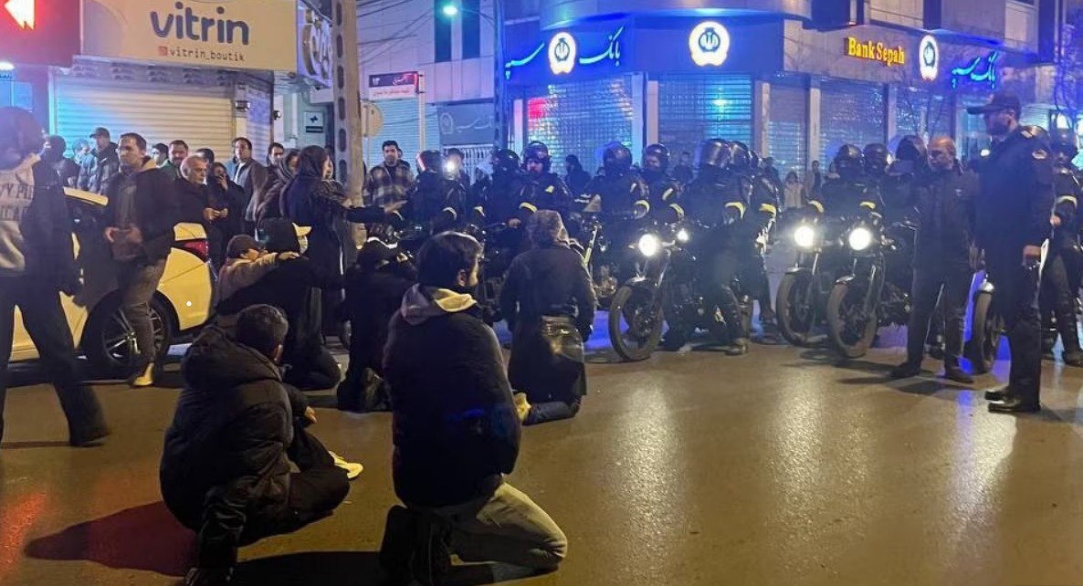 شەشەمین رۆژی خۆپێشاندانەکانی ئێران؛ ناڕەزایەتییەکان زیاتر پەرەیسەند