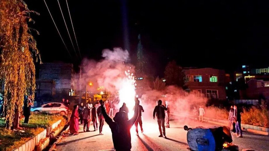 علاوه بر مقامات آلمان، مقامات سایر کشورها نیز از قطع اینترنت در ایران انتقاد کرده و کشتار معترضان را غیرقابل قبول دانسته‌اند.
