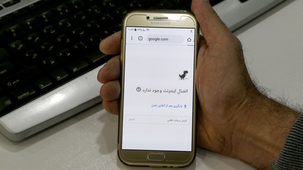 وزارت خارجه آمریکا با هشدار در این مورد که قطع اینترنت ابزاری در دست جمهوری اسلامی برای ساکت کردن معترضان است می‌گوید، به علاوه این اقدام روزانه بیش از ۳۷میلیون دلار به ایران خسارت وارد می‌آورد.