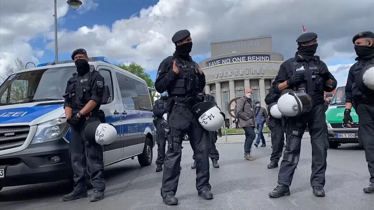 دادستانی آلمان از کشف و خنثی‌سازی یک شبکه پیچیده تجاری مرتبط با ارسال تجهیزات حساس برای شرکت‌های تسلیحاتی روسیه خبر داده است. این شبکه موفق به ارسال ۱۶‌هزار محموله به روسیه شده است.