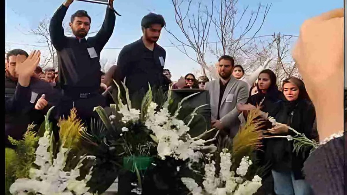 “Death to Khamenei” Chanted at 40-Day Memorials for January Protest Victims in Kurdistan Reports and videos from Iranian Kurdistan indicate that on Tuesday, February 17, thousands gathered at the graves of victims of the January protests across several cities — including Abdanan, Malekshahi, Eslamabad-e Gharb, Kermanshah, Khorramabad, and Kuhdasht — to mark the 40th day since their deaths. Participants commemorated the victims of the large-scale killings by security forces of the Islamic Republic of Iran an