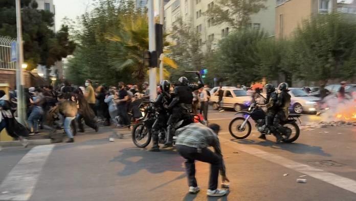 هرانا اسامی بیش از هفت هزار کشته شده بدست جمهوری اسلامی را منتشر کرد