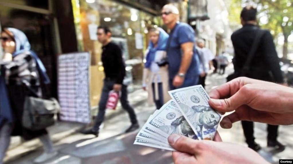 افزایش مستمر نرخ دلار در ایران