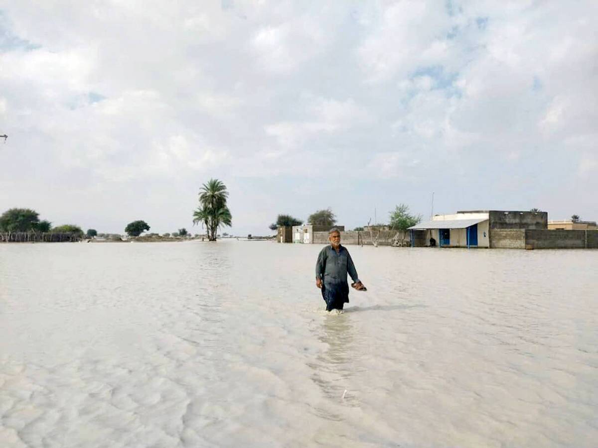 عدم کمک رسانی به مناطق سیل زده بلوچستان