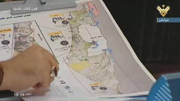  نصرالله با نقشه اسرائیل در دست در باره «مربعی» در مرکز این کشور که «نیمی از جمعیت این کشور و اهداف متعدد را برای زدن دارد»، با لبخند توضیح می‌دهد.