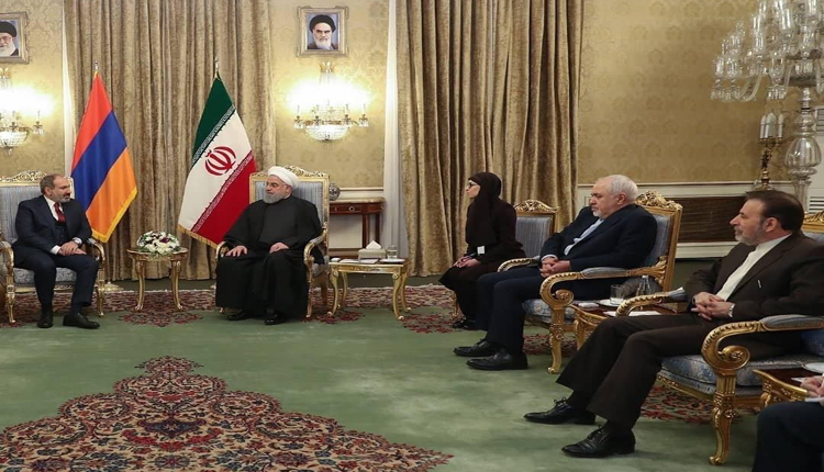 حضور ظريف في اجتماع روحاني مع الرئيس الأرمني