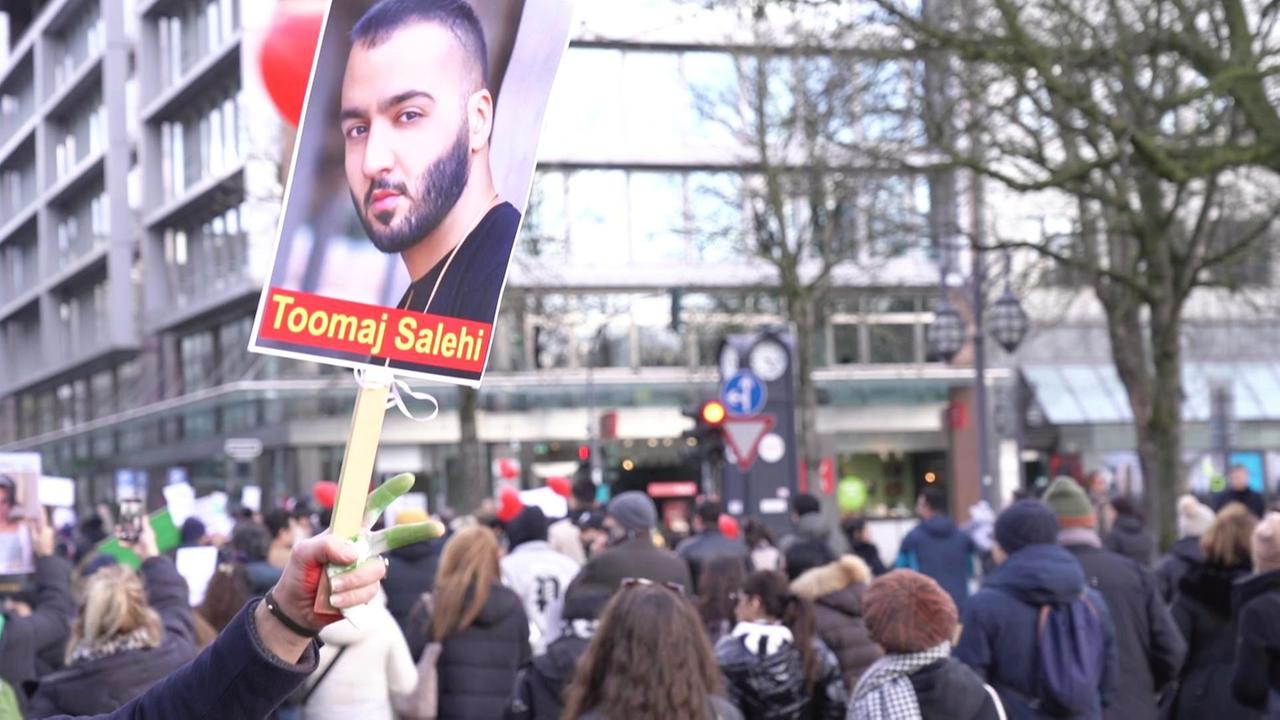 ادامه اعتراضات به صدور حکم اعدام توماج