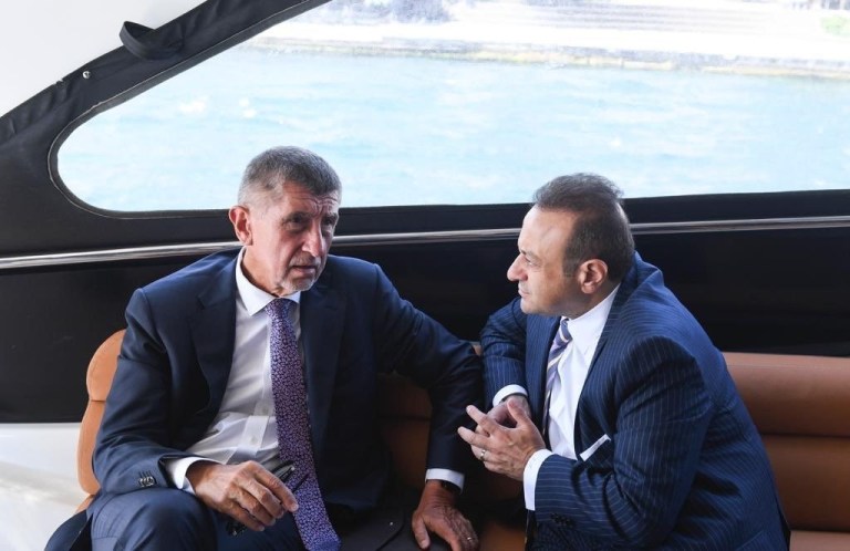 Prime Minister Babiš and Bağış (R) took a boat tour on the Bosporus.