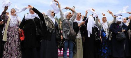 Diyarbakır 1 Mayıs kutlamasında  ‘beyaz tülbent’ yasağı 