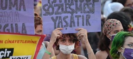 İstanbul Sözleşmesi eylemine katılan dört İranlı mülteci için sınır dışı kararı