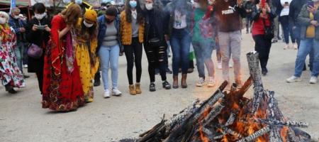 Newroz’da halay çeken 35 kişiye para cezası