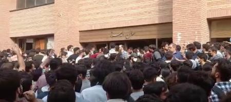 زانکۆی شەریف ژمارەیەک خوێندکاری لە چوونە ژوورەوە قەدەغە کرد