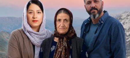 فۆتۆگرافەرێکی خەڵکی سنە لەگەڵ دوو کەسی خێزانەکەی بەهۆی دەسڕێژی هێزە ئەمنییەکان گیانیان لەدەستدا