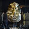القناع الذي دفن به الملك الفرعوني توت عنخ آمون