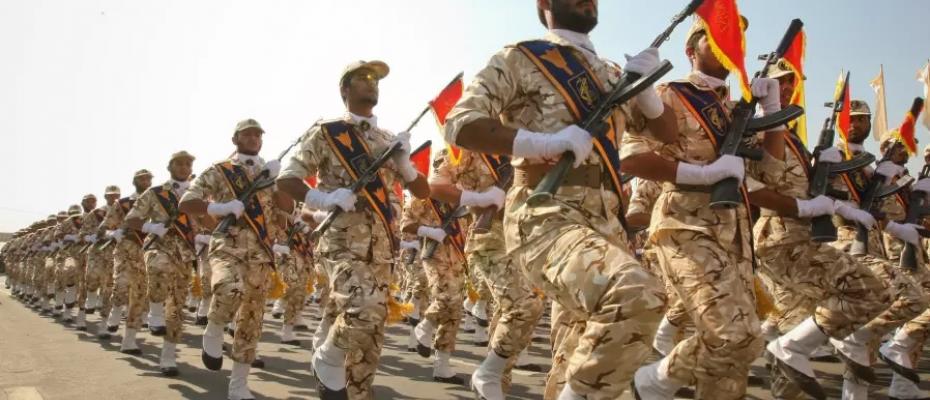 Members of the Iranian revolutionary guard march during a parade to commemorate the anniversary of the Iran-Iraq war (1980-88), in Tehran September 22, 2011.. (photo credit: REUTERS)