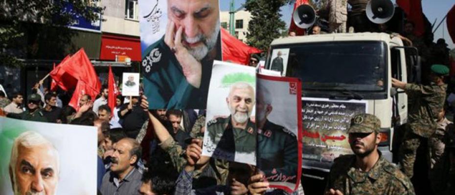 ميليشيات إيرانية في سوريا ترفع صور قائد فيلق القدس قاسم سوليماني