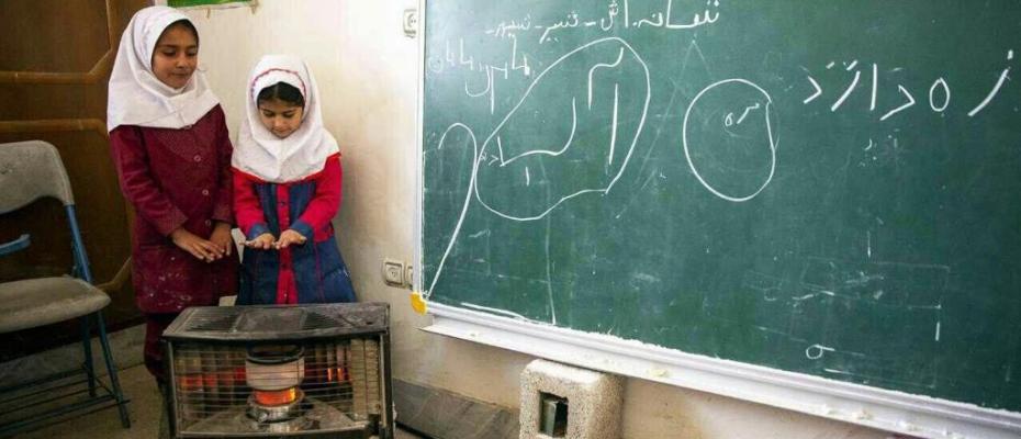 ٨٣ هزار کلاس درسی در ایران با بخاری نفتی گرم میشوند