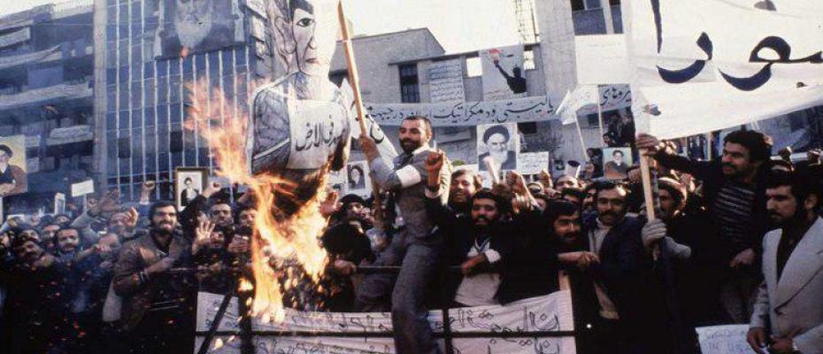 شۆڕشی ئێران؛ لەنێوان دوو قۆناغی جیاوازدا