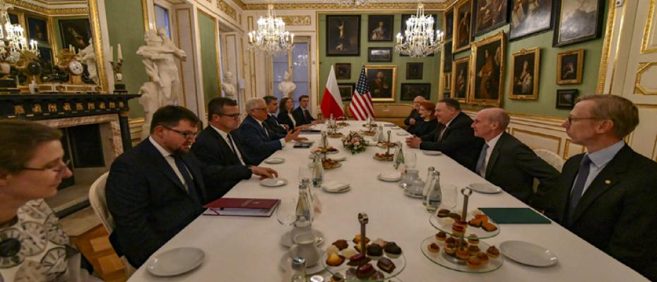 أجتماع أمريكي بولندي في وارسو