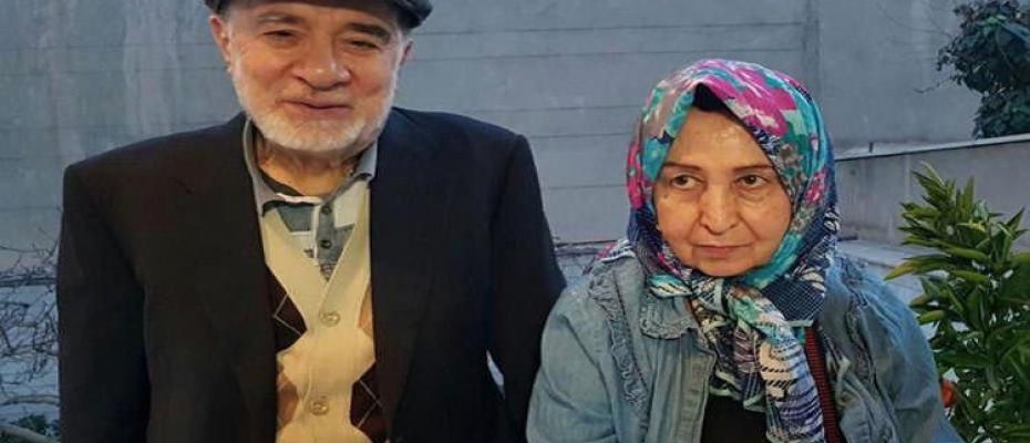 مير حسين موسوي، و زوجتهِ في بيتهم