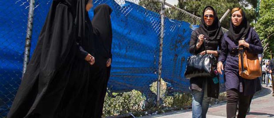 İran rejimi kadınlara eziyet edenleri ödüllendiriyor
