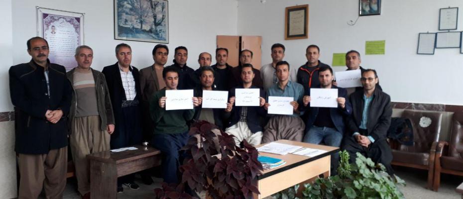 Unity among Iranian teachers terrifies the regime after successful protest