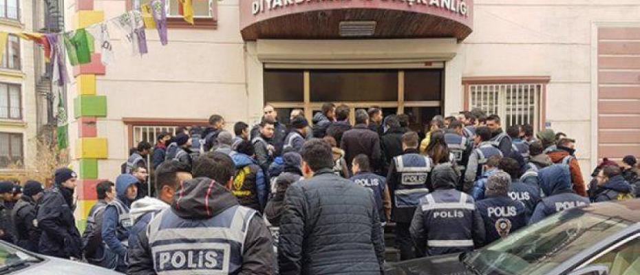 HDP Diyarbakır İl Binasına polis baskını: Açlık grevinde olan 5 kişi gözaltına alındı