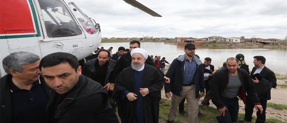 روحاني يتفقد منكوبي الفيضانات والسيول