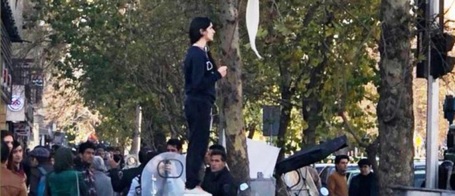 "İnkılab Caddesi Kızı" Vîda Miwehid'e 1 yıl hapis cezası