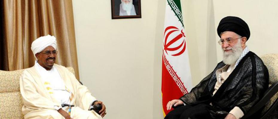 عمر البشير، الرئيس السوداني السابق وعلي خامنئي، المرشد الإيراني 