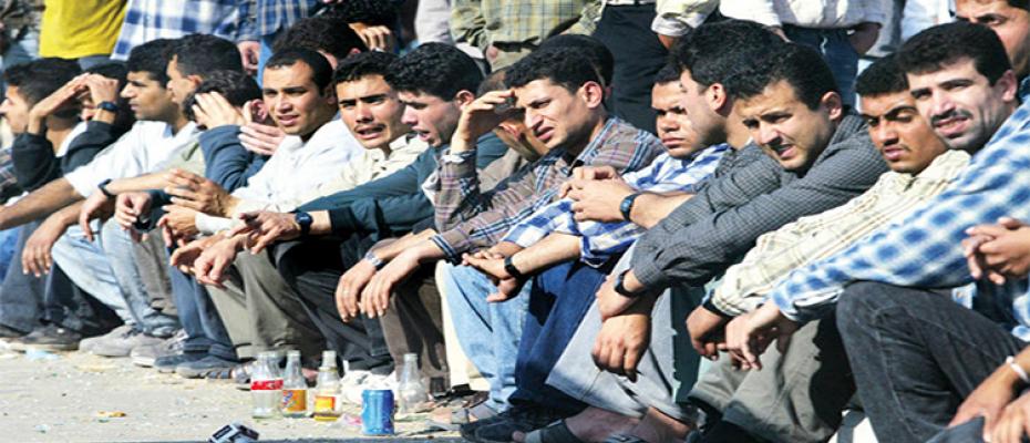 شباب عاطلون في إيران