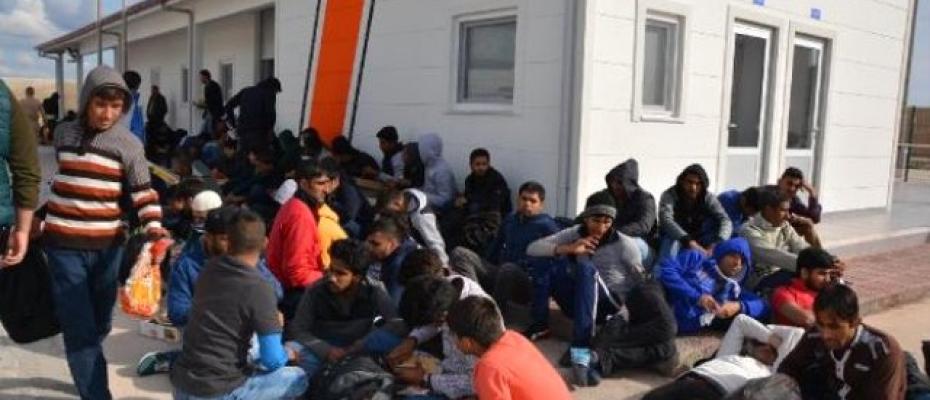 Türkiye'de yurt dışına çıkma hazırlığındaki  565 göçmen yakalandı