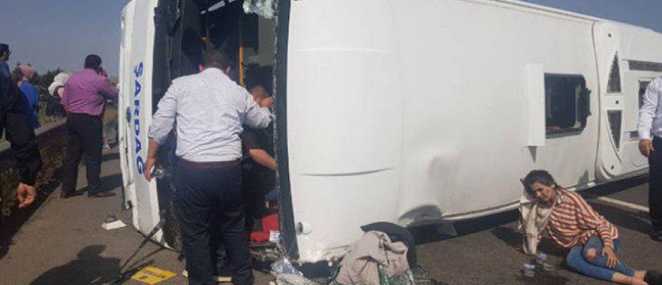 Elbistan'dan Urfa'ya 1 Mayıs'a giden minibüs devrildi: ölü ve yarlılar var 