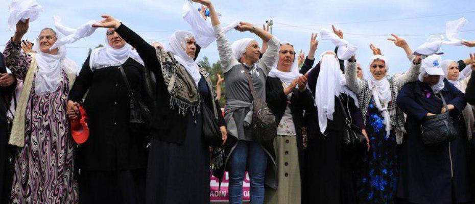 Diyarbakır 1 Mayıs kutlamasında  ‘beyaz tülbent’ yasağı 