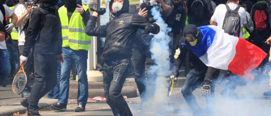 Fransız polisi 1 Mayıs gösterilerinde biber gazı kullandı