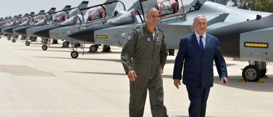 نتنياهو مع قائد قوات الجوية بلاده