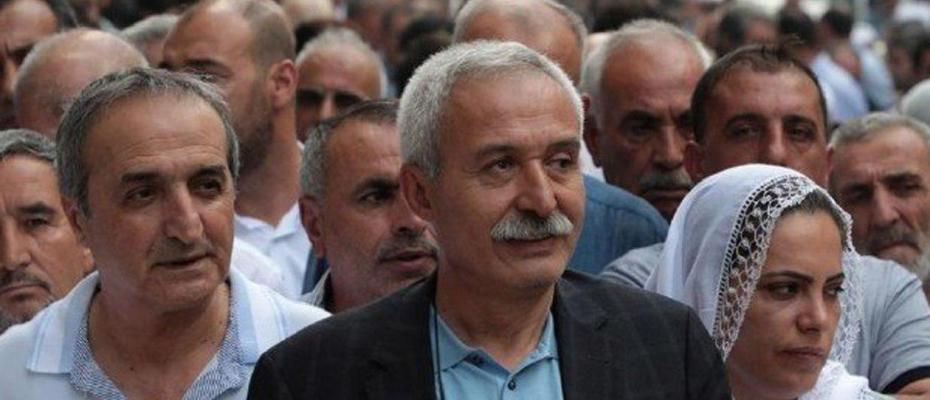 Türk devleti Selçuk Mızraklı dahil 4 Kürt belediye başkanını gözaltına aldı